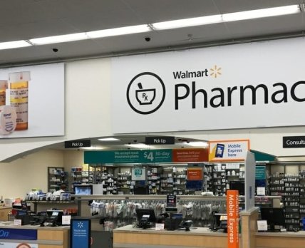 Walmart вводить обовʼязкову вакцинацію для найманих працівників