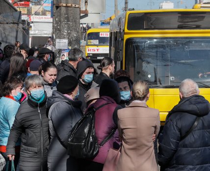 Київські аптекарі отримали додаткові перепустки на час карантину