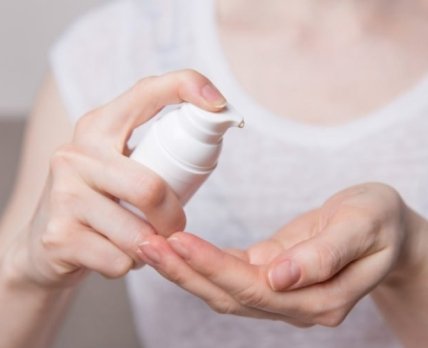 Исследователи перечислили аллергены в смягчающих кремах
