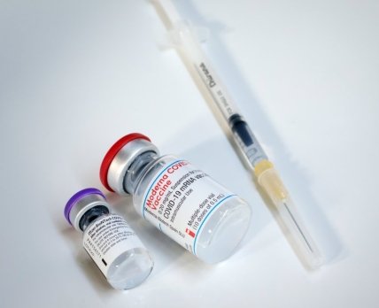 Дослідження: вакцина Moderna захищає краще, ніж Pfizer / BioNTech