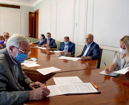 В Офисе Президента провели совещание по вопросу исследования и изготовления иммунобиологических препаратов