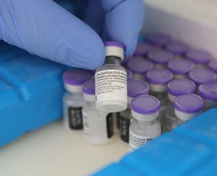 Украина получила еще 66 690 доз вакцины Pfizer/BioNTech
