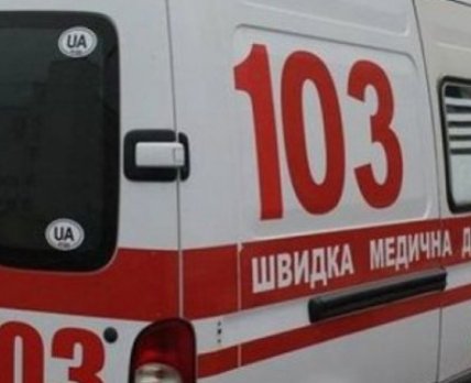 «Швидка» на Харківщині наїхала на міну: водій загинув, фельдшер отримав поранення