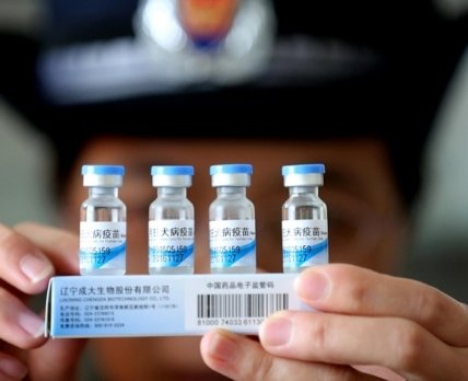 Власти Китая запретили местным фармдистрибьюторам поставлять вакцины в медучреждения