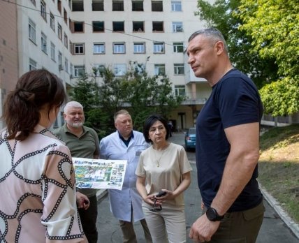 Мер Києва перевірив перебіг ремонту реабілітаційного центру для військовослужбовців