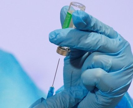Похоже, украинским фармацевтам снова разрешат делать прививки в аптеках
