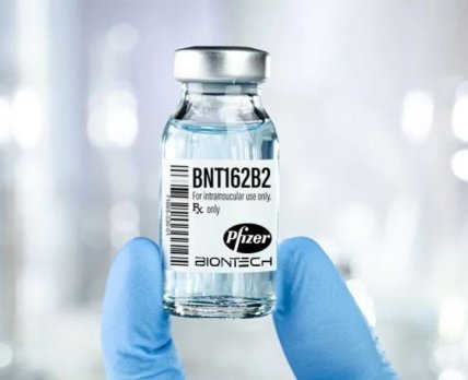 Україна закуповує вакцину від Pfizer не напряму, як про це розповів Президент