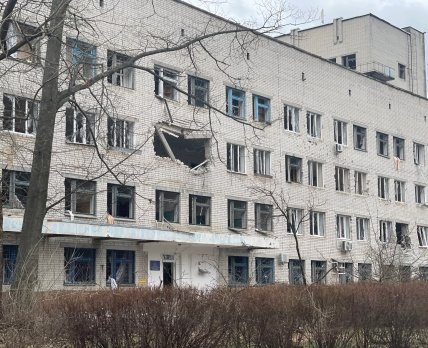 Одна із зруйнованих лікарень у Чернігові. /Facebook