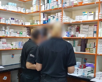 Британский фармацевт арестован за продажу тестов на COVID-19