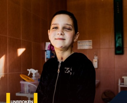 10-річна Вероніка постраждала під час обстрілу. Фото: Андрій Садовий /Facebook