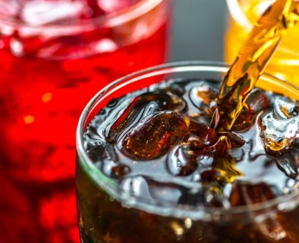 Солодкі напої викликають проблеми з печінкою