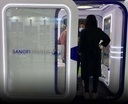 Sanofi презентовала роботизированные кабинки для вакцинации в Китае