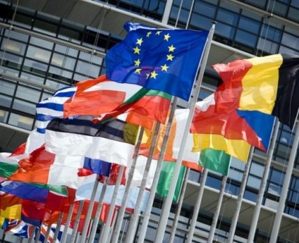 ЕС заключил второй договор на поставку вакцин против COVID-19