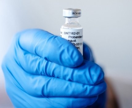 Pfizer продала еще 100 млн доз своей вакцины против коронавируса США