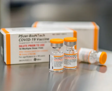 Регуляторы ЕС и Израиля не нашли связи между COVID-прививкой Pfizer-BioNTech и инсультом