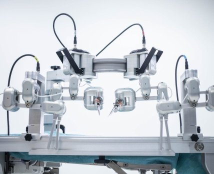 Siemens Healthineers и Stryker создадут робота для лечения инсультов и аневризм