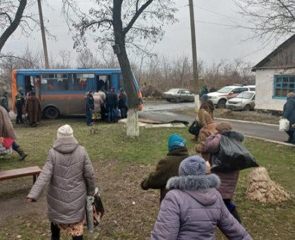 Мешканців Луганської та Донецької областей закликають якнайшвидше евакуюватися