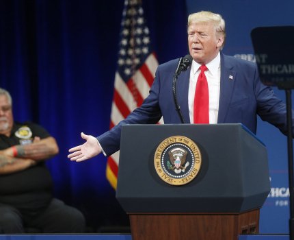 Трамп обвиняет в своем импичменте... фармкомпании
