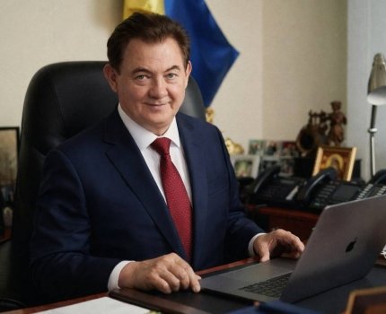 Президент НАМН України, доктор медичних наук, професор, Заслужений лікар України, лауреат Державної премії України в галузі науки і техніки, академік НАМН та НАН України Василь Васильович ЛАЗОРИШИНЕЦЬ