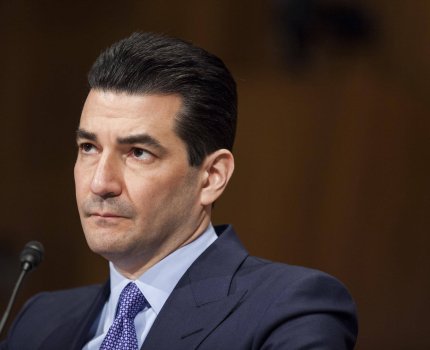 Готтлиб опроверг обвинения в излишней либеральности FDA