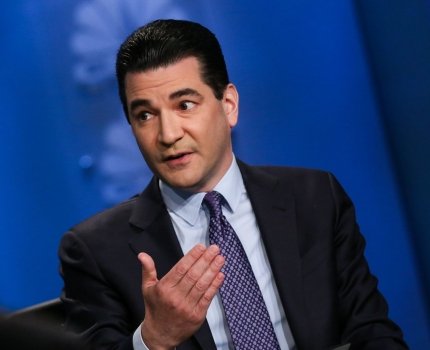 «Попахивает коррупцией»: бывшего главу FDA упрекают в продажности