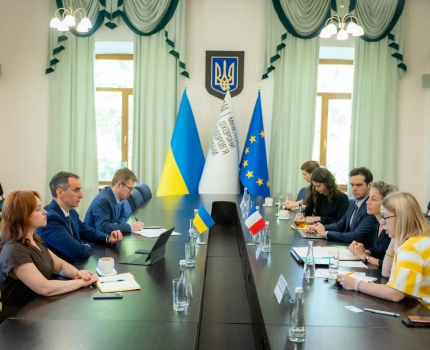 Реабілітація, телемедицина й обладнання: Франція фінансує медичні проєкти в Україні