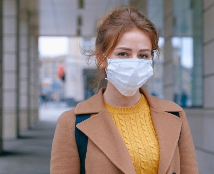 Исследование: риск заразиться COVID-19 немного ниже для тех, кто носит маски