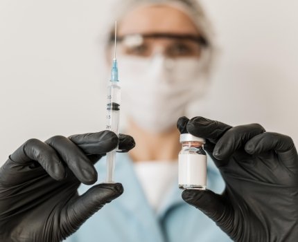 Фармацевтов обучают вакцинировать взрослых: первый практический тренинг провели в НМУ /Magnific