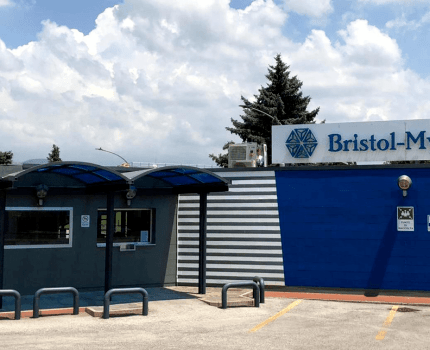 Фармкомпания Bristol-Myers Squibb завершила сделку по продаже завода в Италии