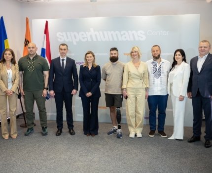 Олена Зеленська взяла участь у відкритті центру Superhumans у Дніпрі