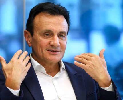 Зарплата очільника AstraZeneca знову приголомшила оточуючих