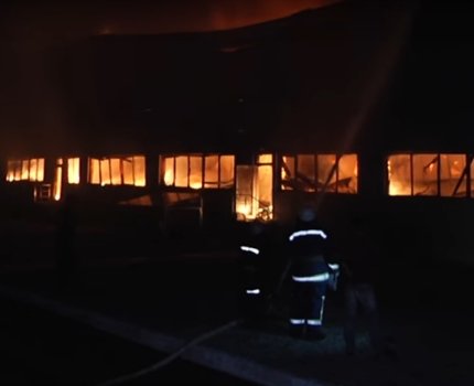 Сильный пожар в производственных помещениях фармацевтического завода "Биофарма" в Белой Церкви (+ВИДЕО)
