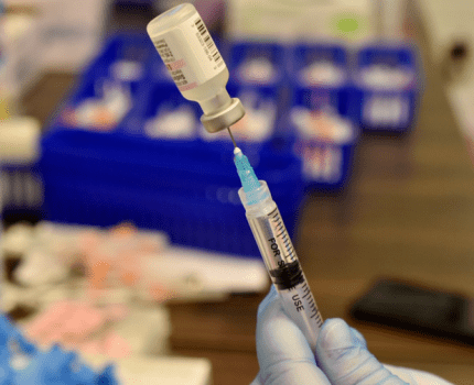 Gilead присоединилась к тренду принудительной ковид-вакцинации персонала