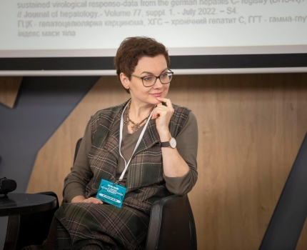 Наталья Осовская во время выступления на конференции Школы инновационной медицины (SIM). Фото: /Компания SIM -- Школа Инновационной Медицини
