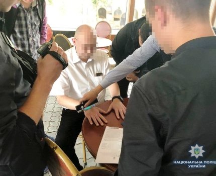 В Ровненской области во время получения взятки задержан чиновник, который занимался госзакупками препаратов (+ФОТО)