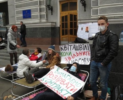 Под министерством Квиташвили голодовка с требованием уволить ректора НМУ им. Богомольца Екатерину Амосову