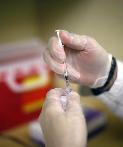 10 фунтів за укол: британським аптекам доплачуватимуть за COVID-вакцинацію