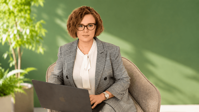 Лікарка-ендокринолог, дієтолог, к.мед.н., пані старший науковий співробітник ДУ «Інститут ендокринології та обміну речовин імені В.П. Комісаренка НАМН України» Олена В’ячеславівна ДОБРОВИНСЬКА.