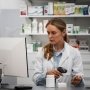 Як аптеки обходять закон та наражають пацієнтів на небезпеку: через дефіцит фармацевтів ліки продають люди без освіти