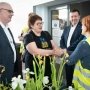 Ірина Микичак вітається з польською волонтеркою. Фото /Facebook