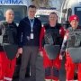 Министр во время передачи бронежилетов работникам скорой. /Facebook