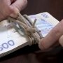 Работодателей, задерживающих зарплаты, вынудят выплачивать работникам пеню