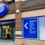Беспрецедентный спрос вынудил Boots распределять вакцины от гриппа в ручном режиме