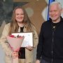 Юлия Закривидорога, заведующая аптекой и Игорь Терехов, городской голова Харькова. /Пресс-служба «Аптечна сеть 9-1-1»