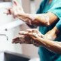 Акцент на ногтях: для медработников обновили рекомендации по мытью рук