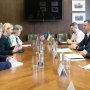 Посол США в Украине Бриджит Бринк и Министр здравоохранения Виктор Ляшко во время встречи Фото: /Facebook