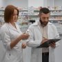 Проверки аптек выявили системные нарушения: Кузьминых призывает срочно запустить Реестр фармацевтов /freepik