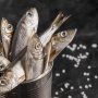 Вʼялена та солона річкова риба часто стає джерелом ботулізму Фото: /freepik