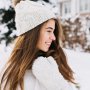 Как сохранить волосы здоровыми и красивыми зимой. Иллюстративное фото /freepik