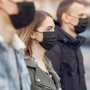 Риск заболеть коронавирусом значительно снижается, если носить маску, дистанцироваться и мыть руки. /freepik